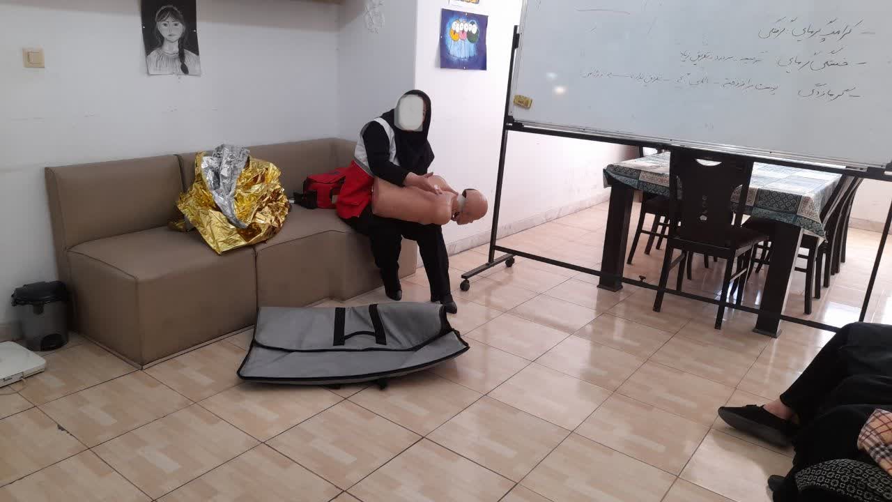 کلاس بازآموزی هلال احمر